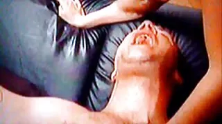 ඕකිඩ් බ්ලෝග් ගයි පැටික්කි වන සුමට පූසෙක් බවට කුකුළා ඇතුල්