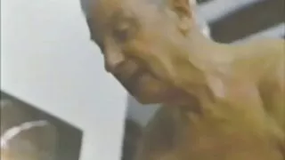 විවාහක මිනිසා සහ දෙකක්, blondes have sex in bathroom