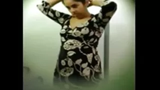 යහන මත දැරිය ඇගේ පියා මිතුරා විසින් පොළඹවා